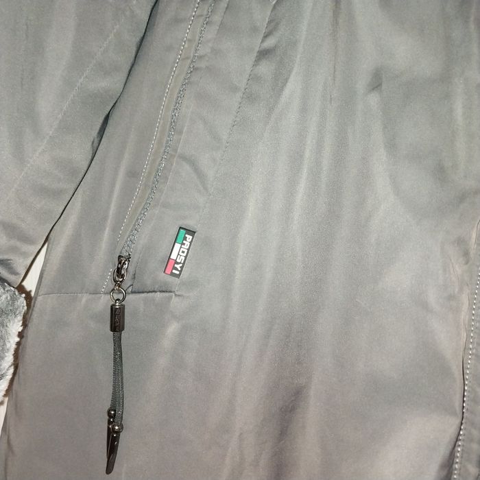 Срочно продам женские куртки