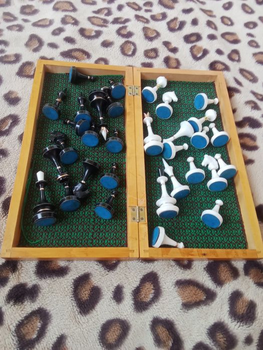 Шахматы СССР  ( размер 37 см х 37 см )