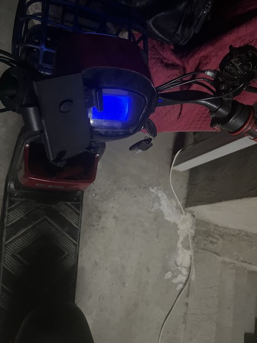 Продается электро скутер едет 40