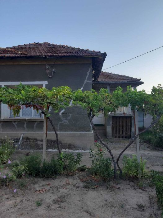 Продавам КЪЩА  с дворно място 
с. Трайково,  област Монтана,