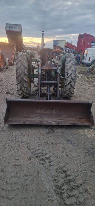 Încărcător in tiranti cu cupa