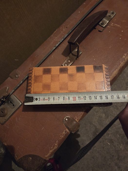 Малка дървена кутия за шах