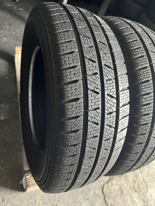 2 anvelope de iarna 225/65/16C Pirelli 9 mm!