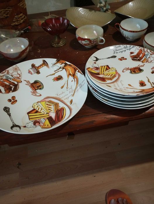 Сервиз  1 голяма чиния и 6 малки