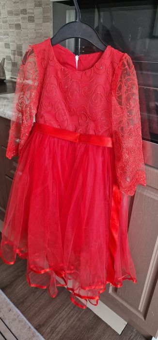 4 нарядных платья на девочку 4-7 лет