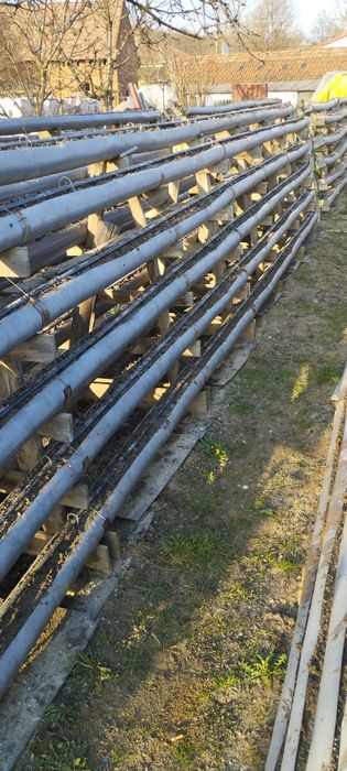 Suport cu țevi de plastic