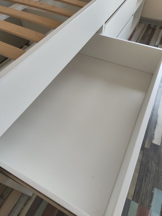 Ikea Slakt. Повдигнато Легло със място за съхранение.