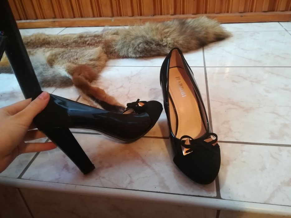 Pantofi noi