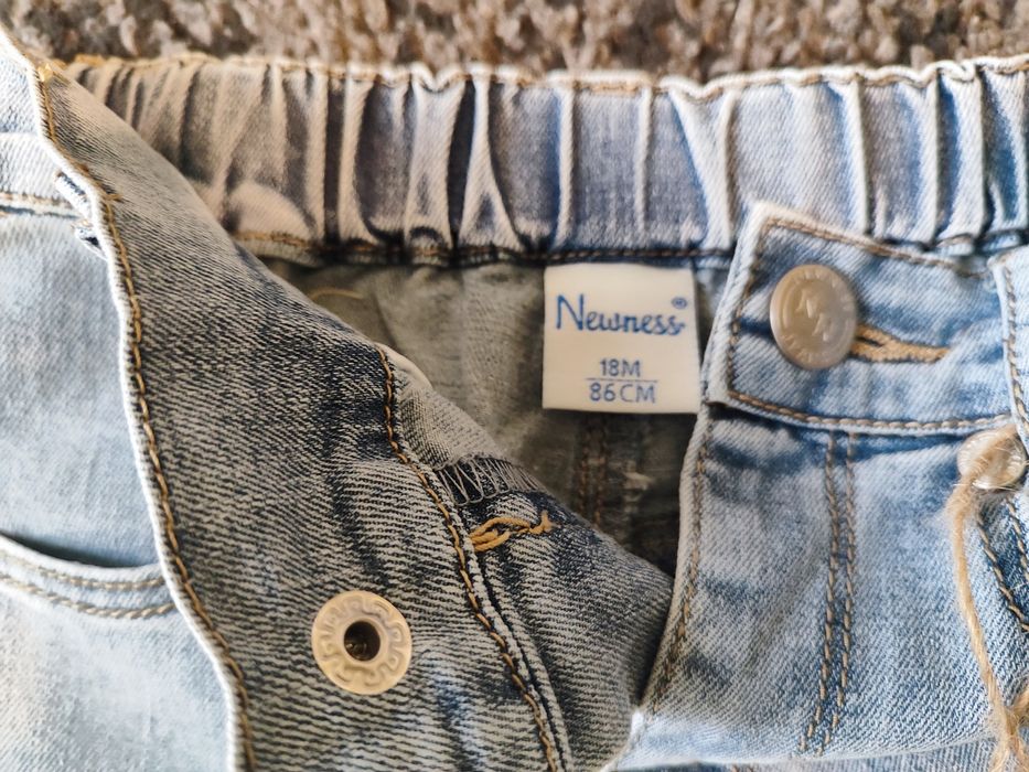 Чисто нови дънки Newness