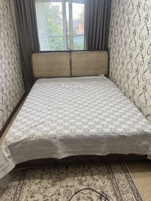 Продам двуспальную кровать
