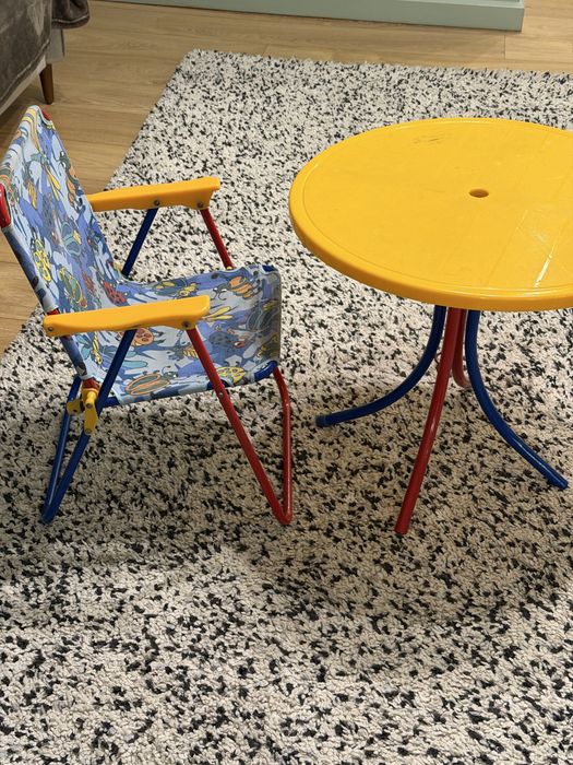 Детский стол и стульчик