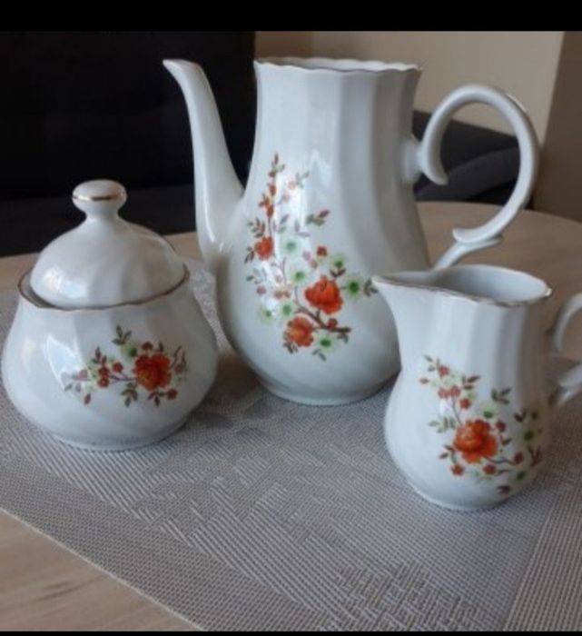 Порцеланова каничка захарница и латиера.