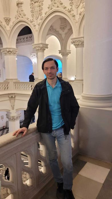 Reducere 50% manopera.  Meseriaş:  Gresie, Glet, Var, Parchet