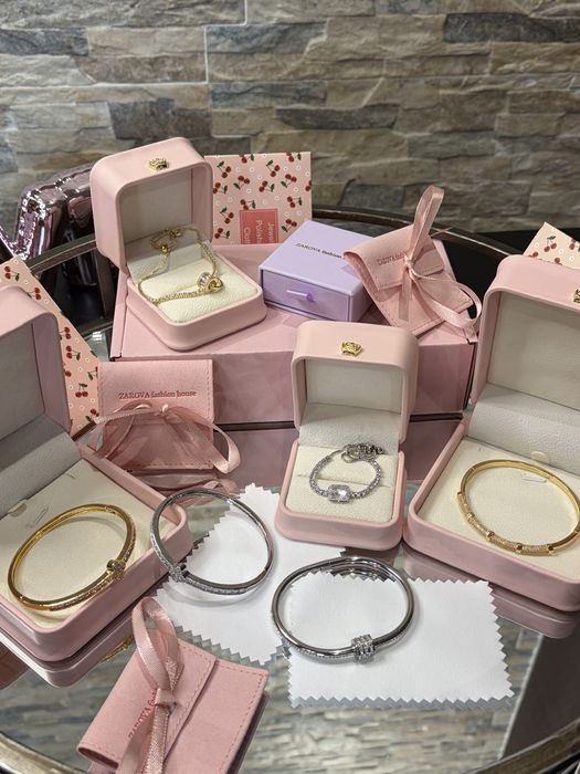 Дамски гривни...