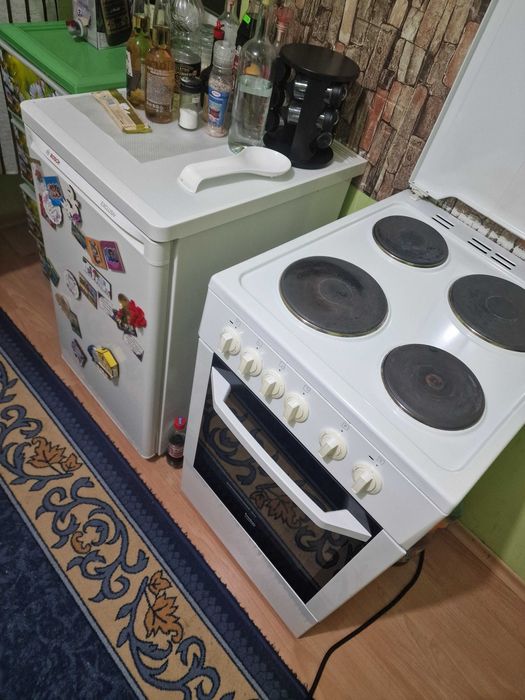 Хладилник Bosh и готварска печка Beko
