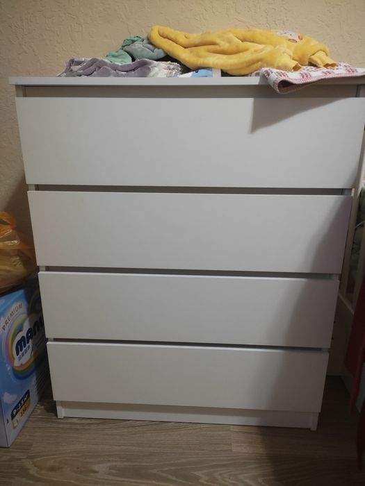 Продам комод. Чисто белый.