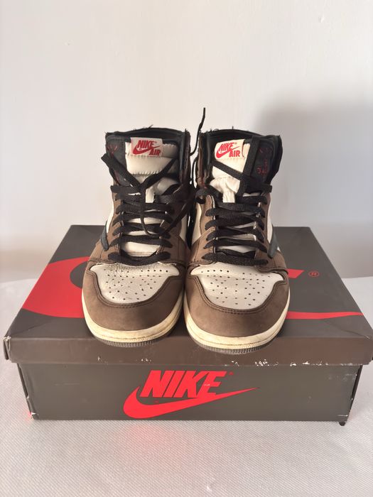 Jordan 1 Travis Scott