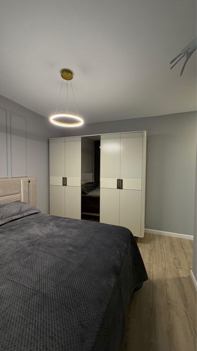 Vand apartament 3 camere