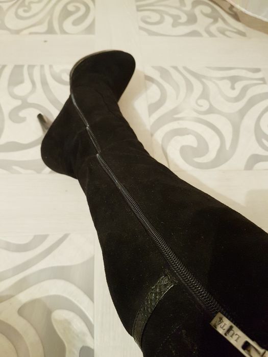 Продам замшевые сапоги