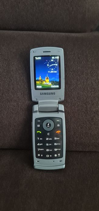 Mitsubishi trium Motorola v3 Telit t200 libere !
