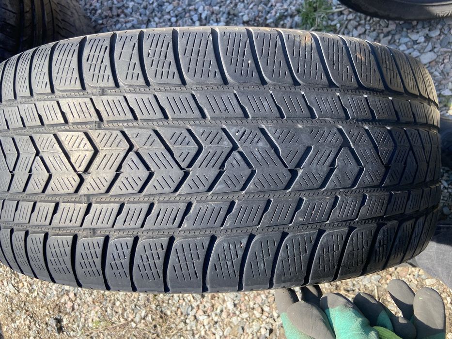 Одна всесезонная шина 275/45/21 275/45R21 Pirelli.