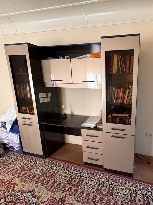 Кинжный шкаф.