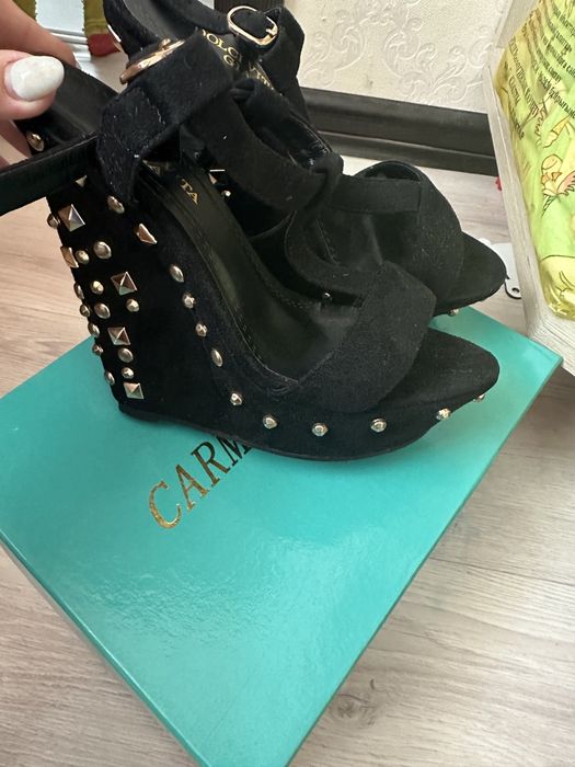 Продам босоножки