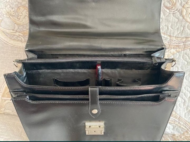 Продам 2кожаных портвеля