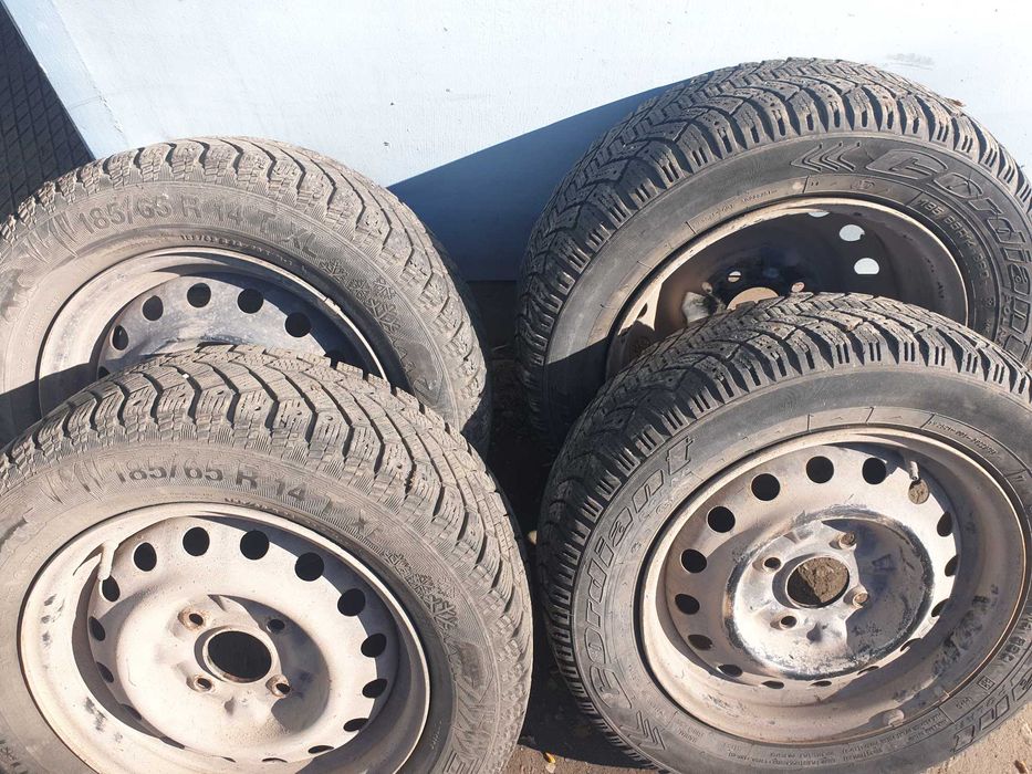 Продаются диски с шинами срочно.