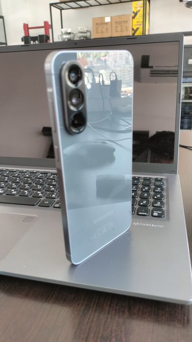 Samsung A56 8/256 графитовый — обмен