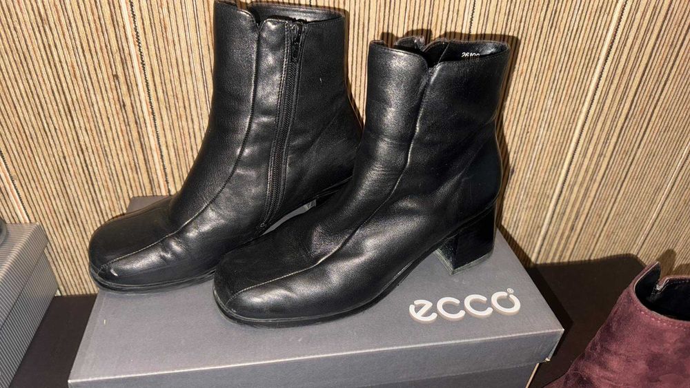 Запазени дамски обувки в размери 37, 38, 39