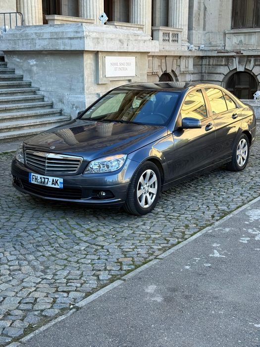 Mercedes-Benz C200 

// An de Fabricație 2010 E5 

// Culoare verde
