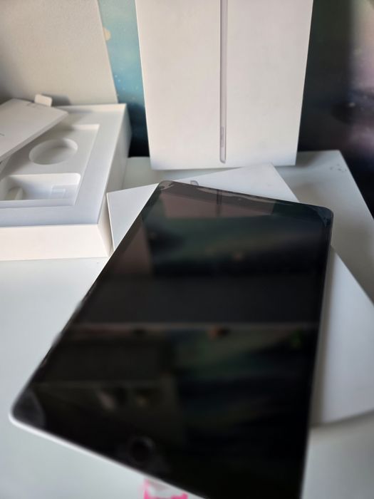 Apple iPad 9 (10.2") 64GB Wi-Fi + Cellular