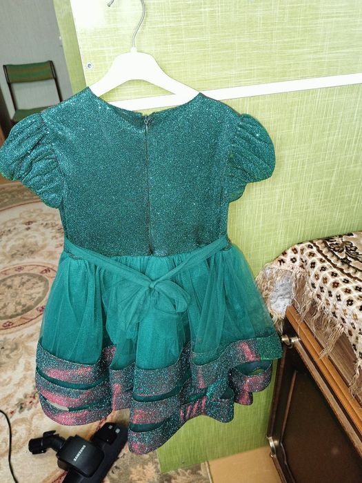 Нарядное платье  для девочки