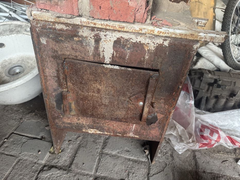 Продам б/у чугунную печь для бани