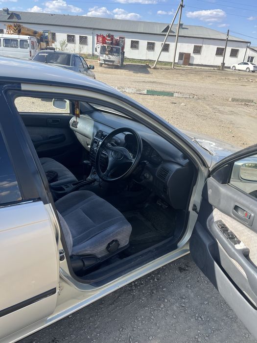 Продам автомобиль тойота карина