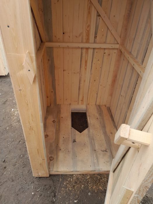 Уличный туалет теремок