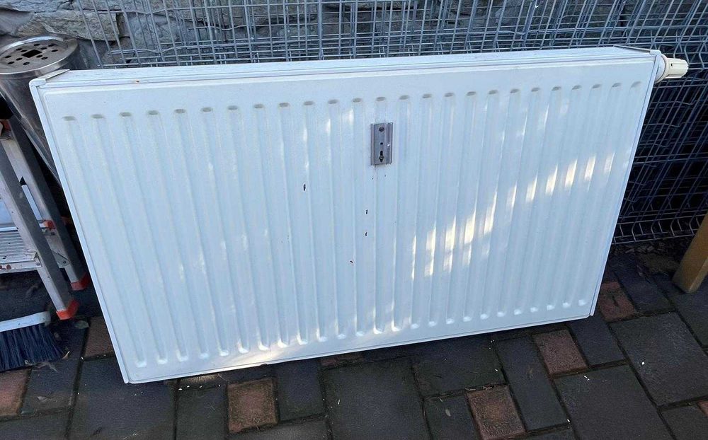 Calorifer otel tip panou, 22 compact ventil, 600 x 1000 2518 W Brugman