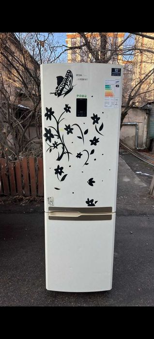 Холодильник «SAMSUNG» Но Фрост в хорошем рабочем состоянии