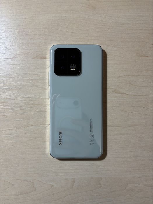 Продам смартфон xiaomi 13!