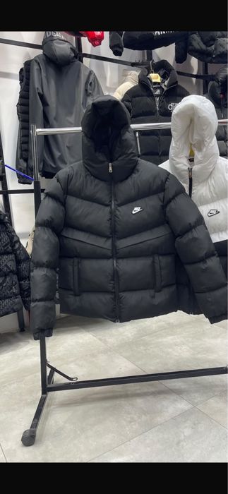 Geaca nike model 2026