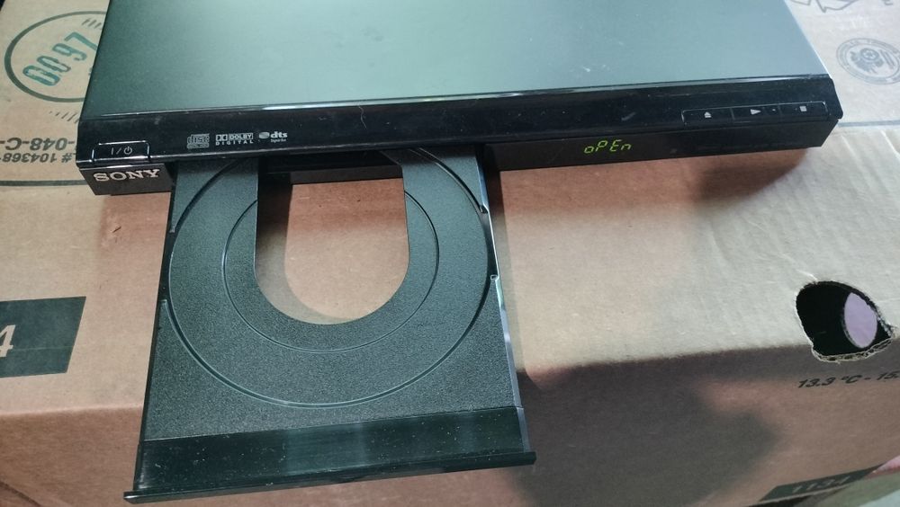 CD/DVD Player SONY, cu telecomandă, functional