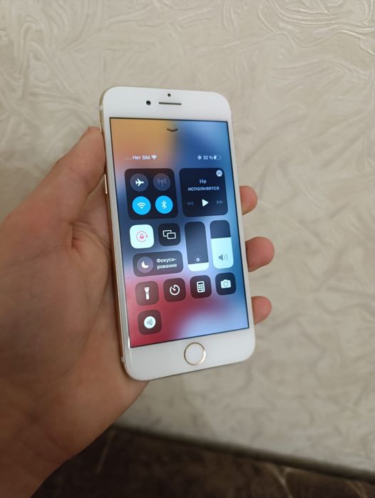 Продам iPhone 7  идеал