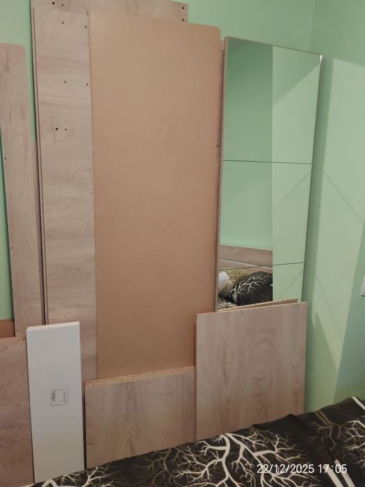 Чисто нов неизползван гардероб