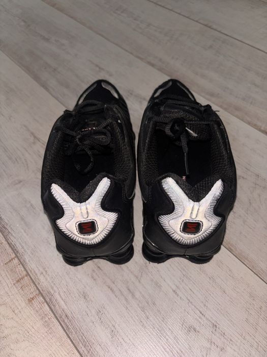 Продаю nike shox