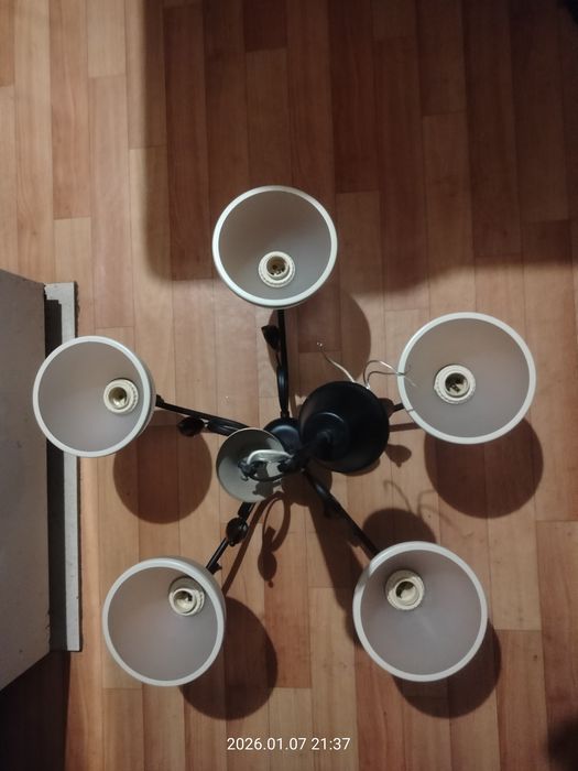 Продам пятиплафонную люстру !