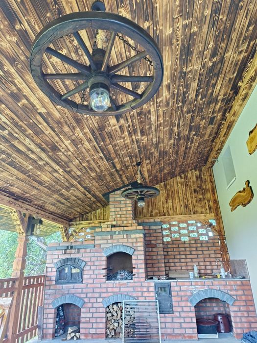 Corpuri de iluminat roata veche car rustic scara stejar