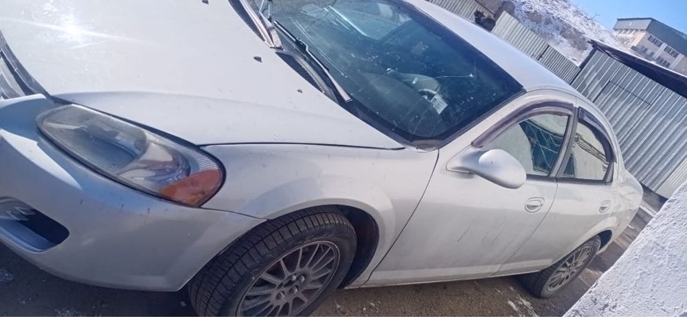 Машина stratus dodge