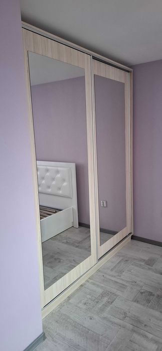 Продавам 2 гардероба - с плъзгащи врати и с плавно затваряне + нщ