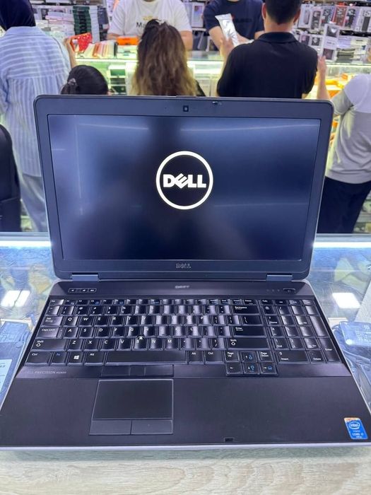 Dell Precision M2800
Intel core i7-4810MQ
Vga AMD FriePro W4170M 2Gb
D